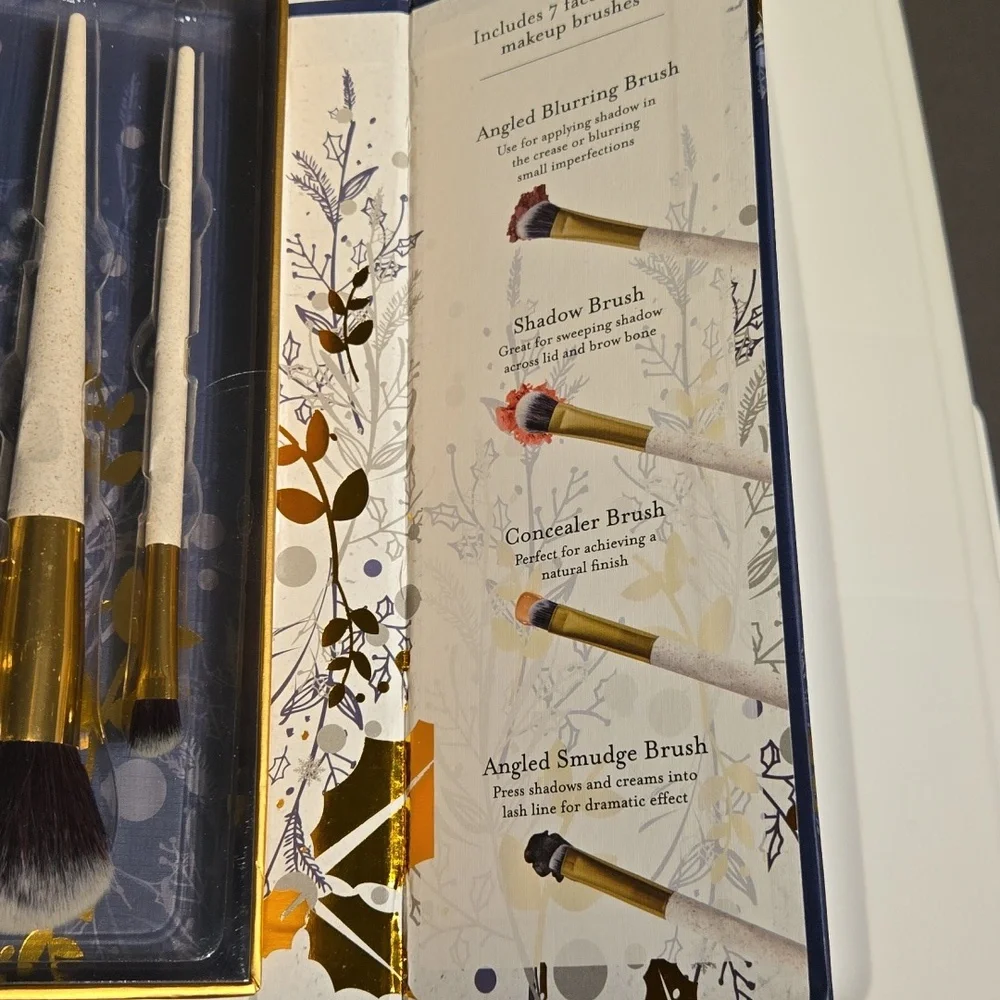 Makeup 7 pc Brush set NWT